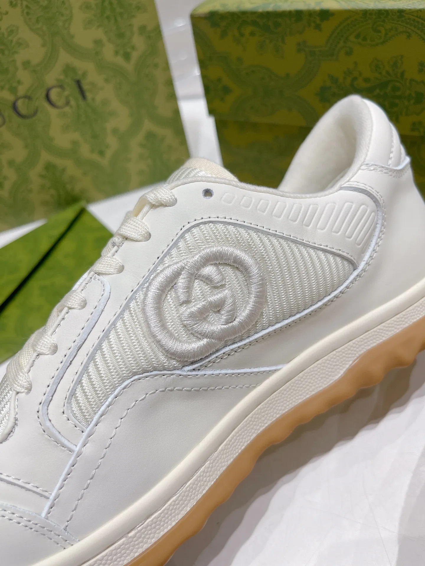 👟👟Ex-factory price 520👟👟 Women's Shoes Factory Gucci Gucci 2023 latest hot model MAC80 sports shoes couple style casual retro distressed dirty shoes small dirty shoes white shoes original purchase development production Gucci MAC80 new hot model series The exquisite and compact interlocking double G logo romantically interprets the aesthetic concept of this series. Made of off-white leather, retro inspiration is cleverly integrated into the design of sports shoes, reinterpreting the brand logo. Fabric: Original custom imported first-layer cowhide. Lining: Original custom imported breathable mesh lining. Outsole: Original molded two-color T👟👟factory price U outsole. Bottom thickness: 3CM. Size: Women's 35-40 / Men's 39-45 (44.45 non-refundable)